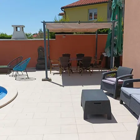 Διαμέρισμα Cozy In With Wifi