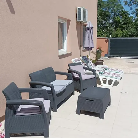 Awesome Apartment In Pula With Wifi Appartamento *