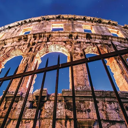 Awesome Apartment In Pula With Wifi Appartamento