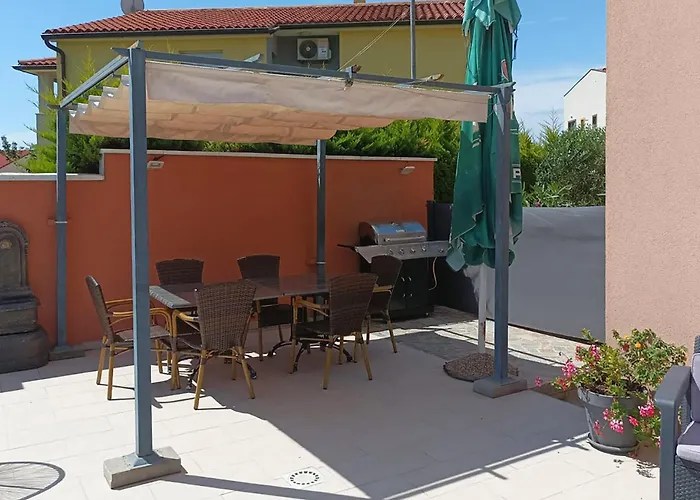 Cozy In With Wifi Apartament Pula
